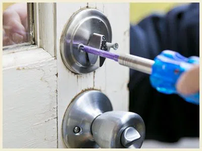 Yorba Linda Locksmith Yorba Linda, CA 714-933-1270 - 13a-changing-locks-01